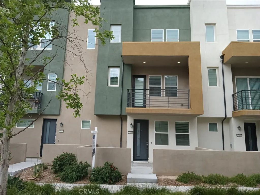 27068 Deer Way, Valencia, CA 91381