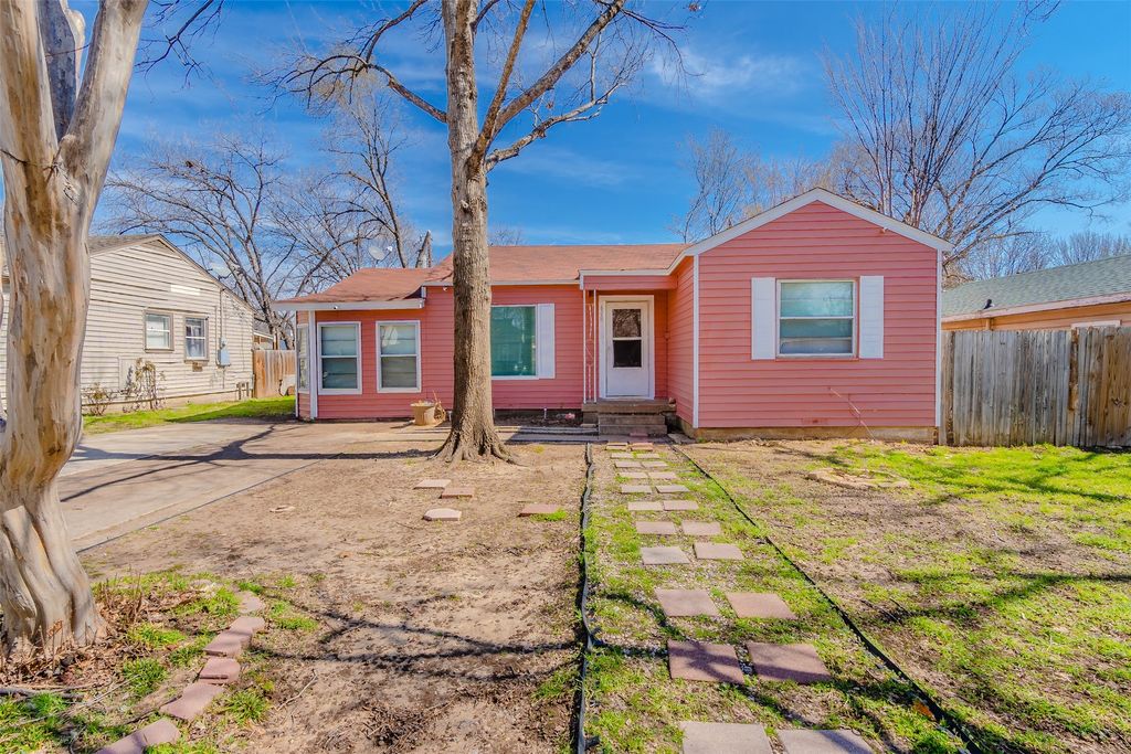 600 NE 11th Street, Grand Prairie, TX 75050