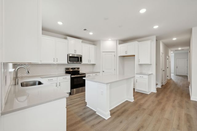 1086 Large Poppy Dr, La Vergne, TN 37086