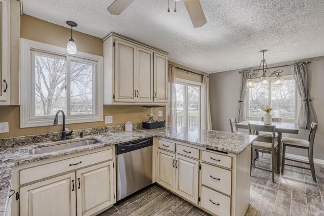 14050 37th Avenue N, Plymouth, MN 55447