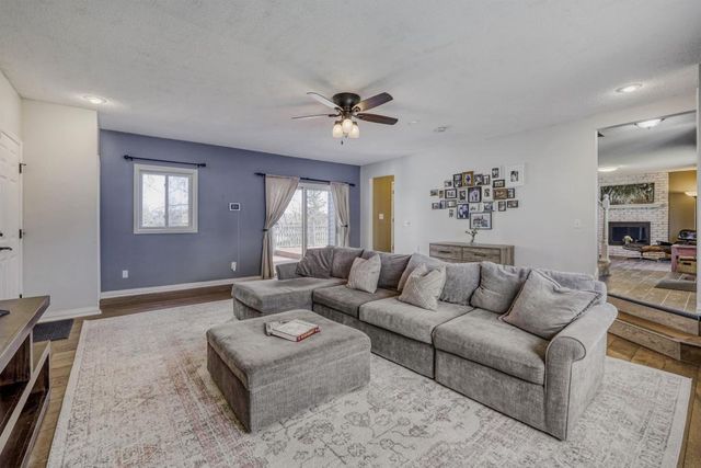 14050 37th Avenue N, Plymouth, MN 55447