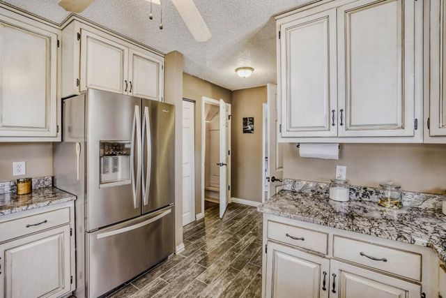 14050 37th Avenue N, Plymouth, MN 55447