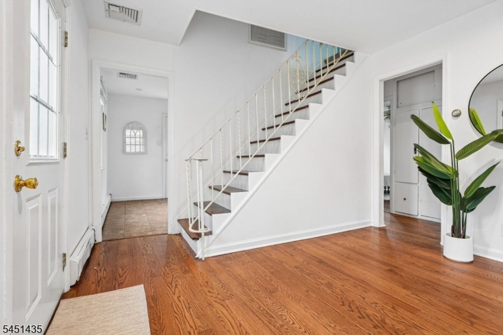 18 Manor Rd, Livingston Twp., NJ 07039 — photo 5