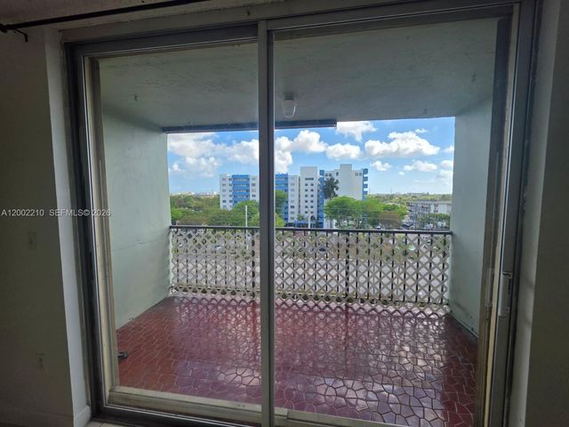 5055 NW 7th St 602, Miami, FL 33126