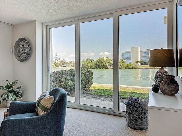 7425 BAY ISLAND DRIVE S 105, South Pasadena, FL 33707