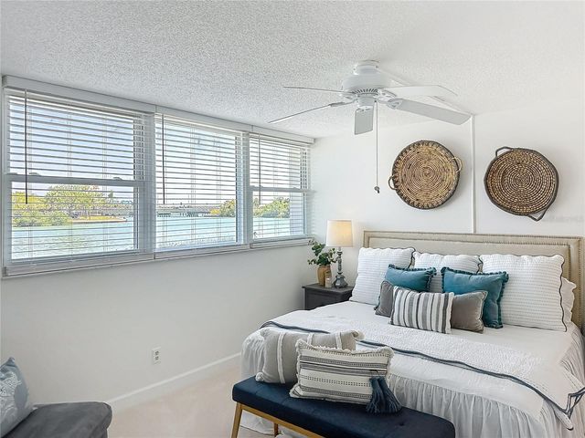 7425 BAY ISLAND DRIVE S 105, South Pasadena, FL 33707