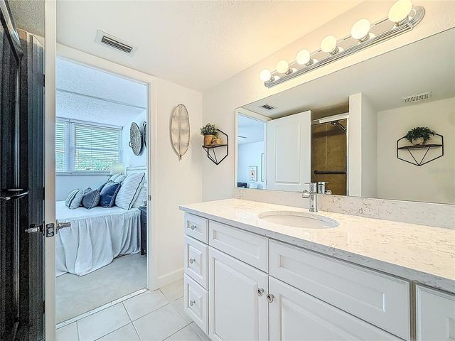 7425 BAY ISLAND DRIVE S 105, South Pasadena, FL 33707