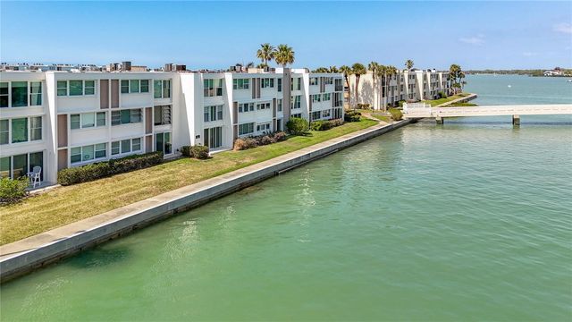 7425 BAY ISLAND DRIVE S 105, South Pasadena, FL 33707