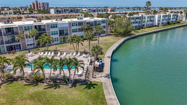 7425 BAY ISLAND DRIVE S 105, South Pasadena, FL 33707