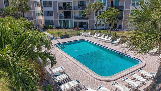 7425 BAY ISLAND DRIVE S 105, South Pasadena, FL 33707