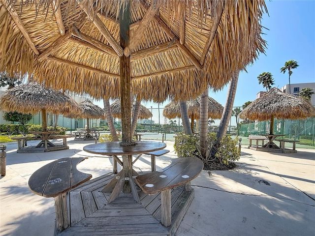 7425 BAY ISLAND DRIVE S 105, South Pasadena, FL 33707