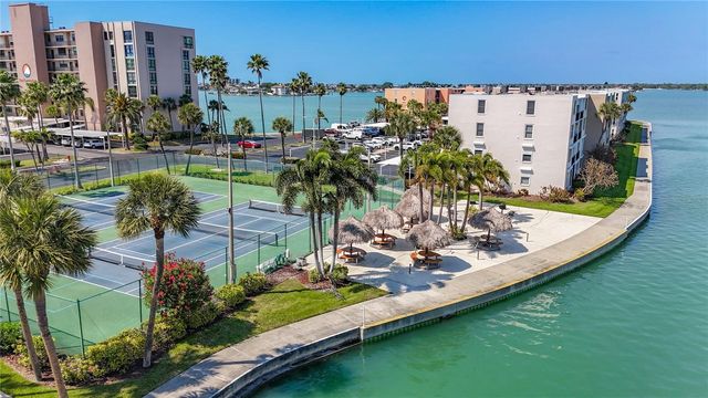 7425 BAY ISLAND DRIVE S 105, South Pasadena, FL 33707