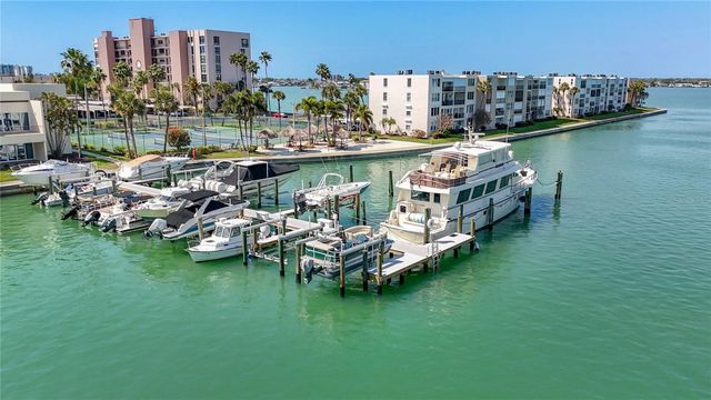 7425 BAY ISLAND DRIVE S 105, South Pasadena, FL 33707