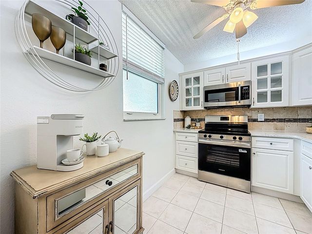 7425 BAY ISLAND DRIVE S 105, South Pasadena, FL 33707