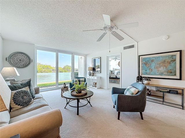 7425 BAY ISLAND DRIVE S 105, South Pasadena, FL 33707