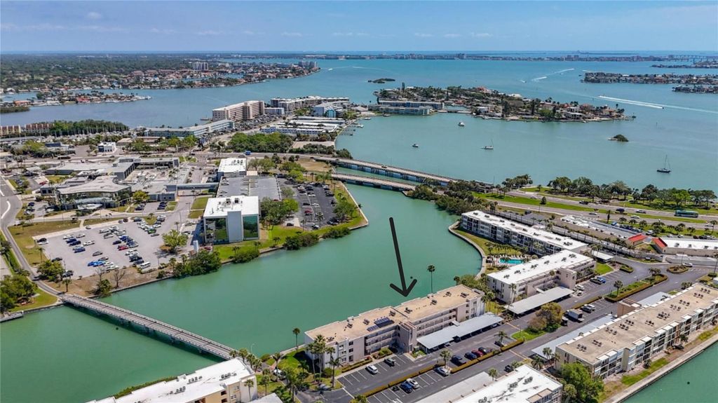 7425 BAY ISLAND DRIVE S 105, South Pasadena, FL 33707