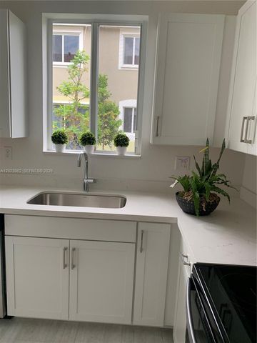 1068 SE 24th Ave, Homestead, FL 33035