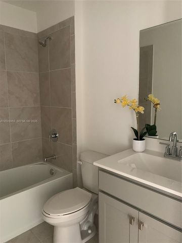 1068 SE 24th Ave, Homestead, FL 33035