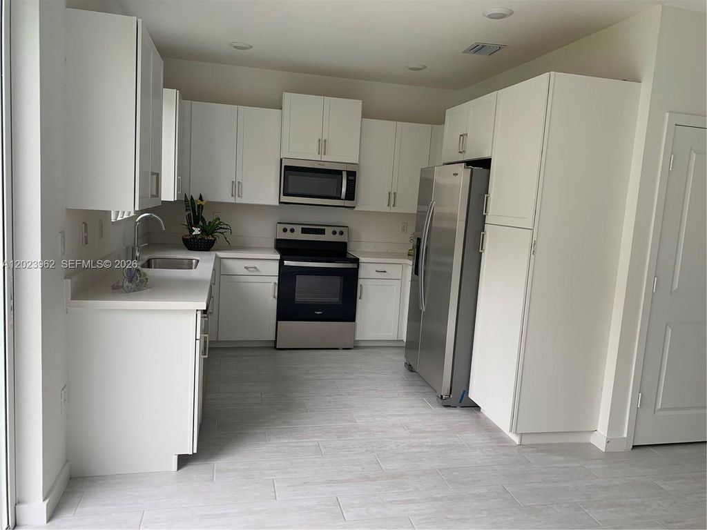 1068 SE 24th Ave, Homestead, FL 33035
