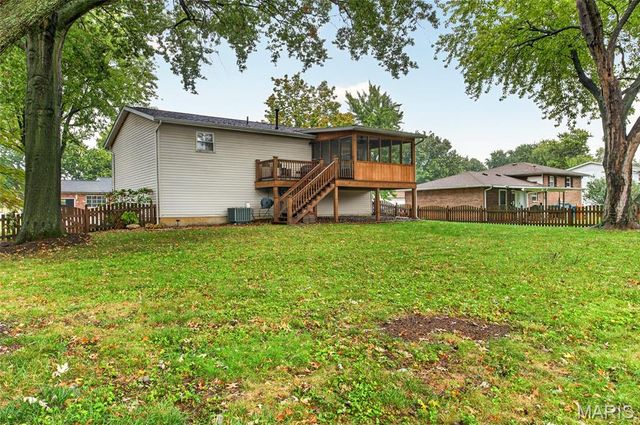 30 Wexford Green, Maryville, IL 62062