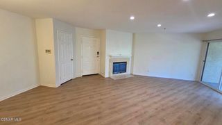 697 Sutton Crest Trail 303, Oak Park, CA 91377