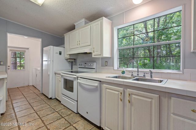 18 FOXTAIL Avenue, Middleburg, FL 32068