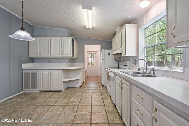 18 FOXTAIL Avenue, Middleburg, FL 32068