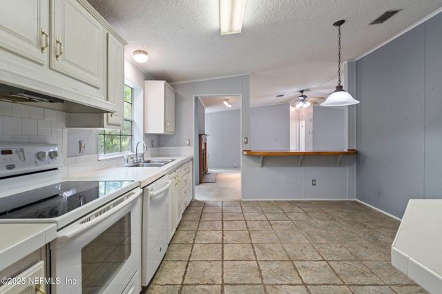 18 FOXTAIL Avenue, Middleburg, FL 32068