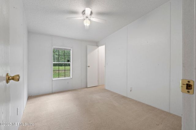 18 FOXTAIL Avenue, Middleburg, FL 32068