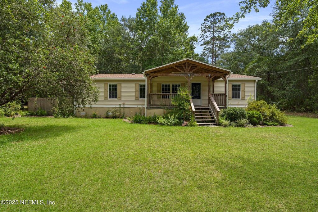 18 FOXTAIL Avenue, Middleburg, FL 32068