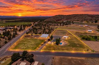 3099 NW Williams Way, Redmond, OR 97756