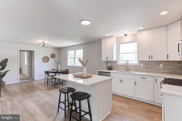 2246 DONOUGH DR, Manheim, PA 17545