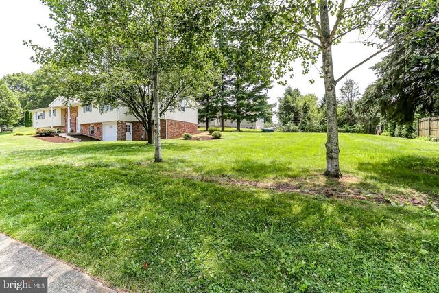 2246 DONOUGH DR, Manheim, PA 17545