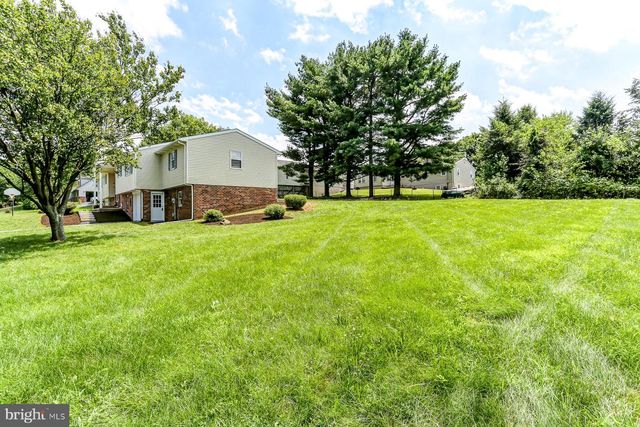 2246 DONOUGH DR, Manheim, PA 17545