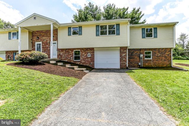 2246 DONOUGH DR, Manheim, PA 17545