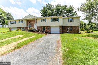 2246 DONOUGH DR, Manheim, PA 17545