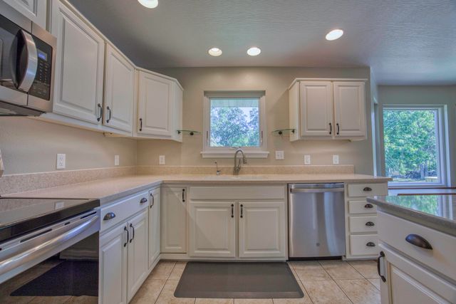 444 Sweetbriar Drive, Marshfield, MO 65706