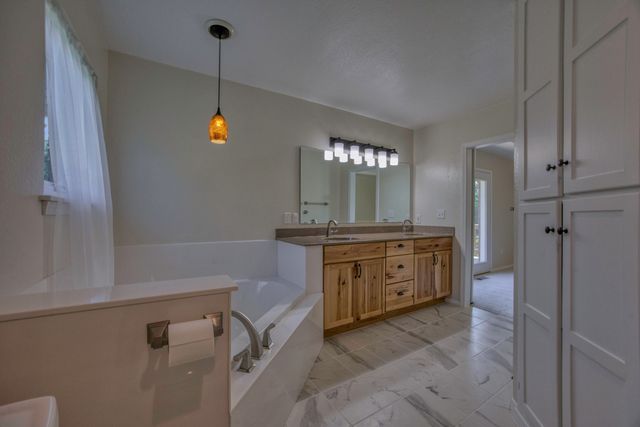 444 Sweetbriar Drive, Marshfield, MO 65706