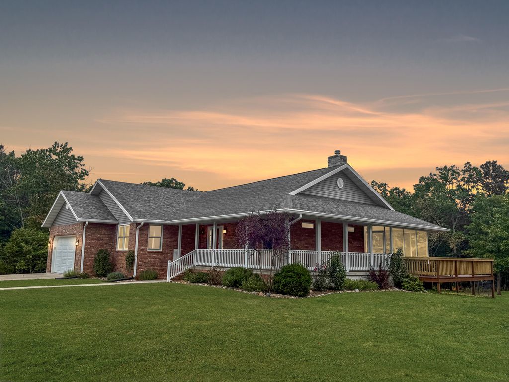 444 Sweetbriar Drive, Marshfield, MO 65706