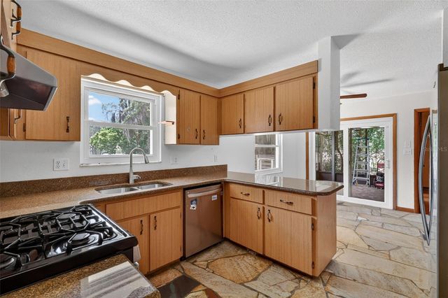 50 W COURT DRIVE, Eustis, FL 32726