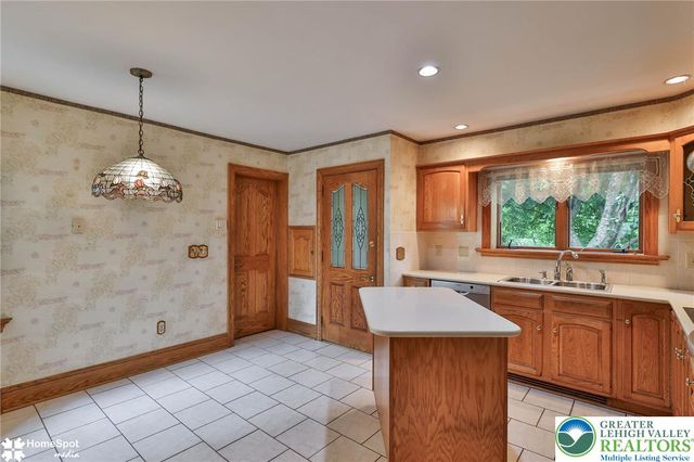 2835 Parkway Boulevard, Allentown City, PA 18104