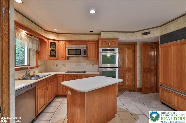 2835 Parkway Boulevard, Allentown City, PA 18104