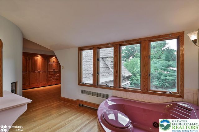 2835 Parkway Boulevard, Allentown City, PA 18104