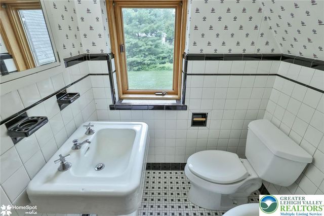 2835 Parkway Boulevard, Allentown City, PA 18104