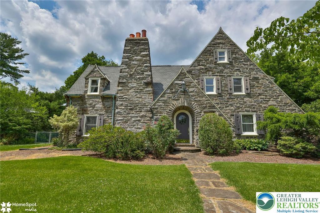 2835 Parkway Boulevard, Allentown City, PA 18104