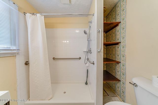 3521 Rock Rose Ln, La Grange, KY 40031