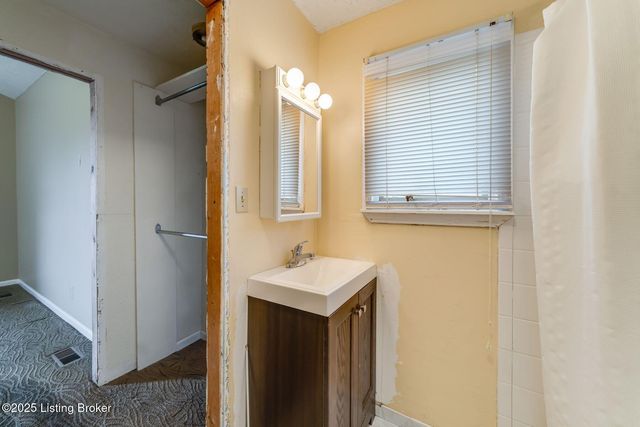 3521 Rock Rose Ln, La Grange, KY 40031