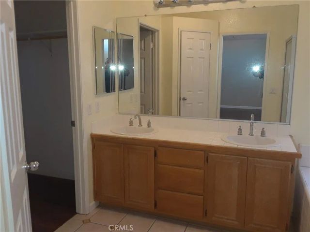 828 Greenwich Court, Hemet, CA 92545