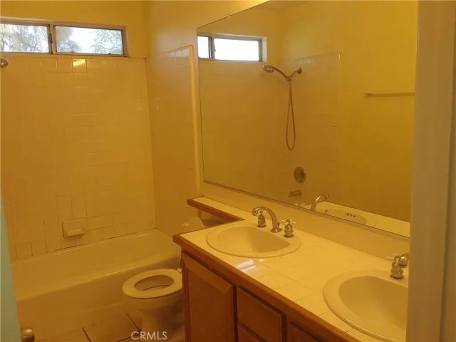 828 Greenwich Court, Hemet, CA 92545