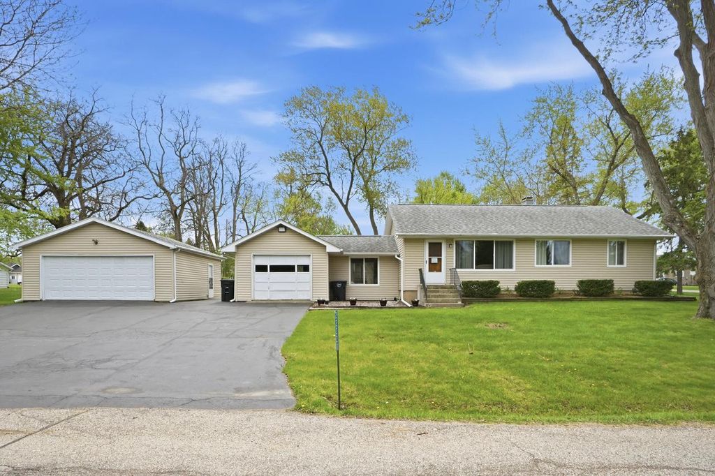 22221 121st STREET, Bristol, WI 53104